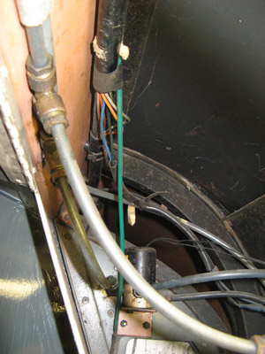 AEC Swift door air and wiring &copy; J.Wilkins