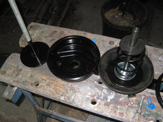 AEC Swift brake chambers &copy; J.Wilkins