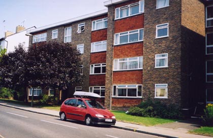 Bridge Street, Leatherhead 2004 &copy; Liz Dyke